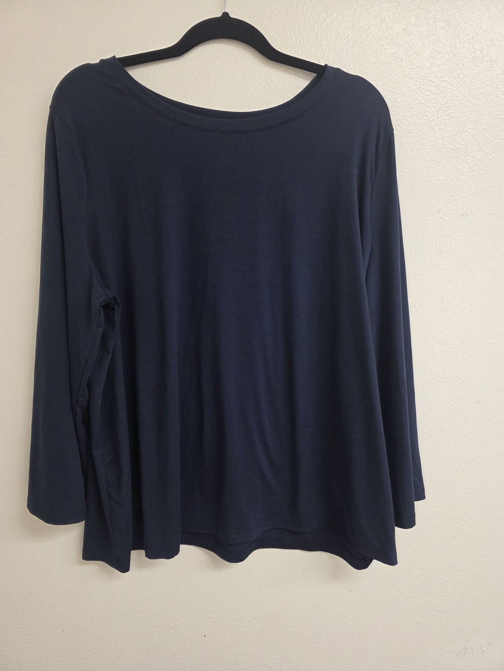 AnyBody Navy Long-Sleeve Boat Neck Top (0625)
